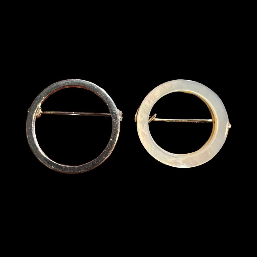 Brooches Round Circle Silver Gold Tone Vintage Pins Lot of‎ Two